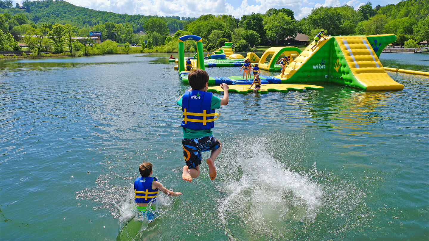 Splash-Kid Jumping